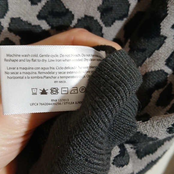 Isaac Mizrahi Animal Print Gray Black Sweater Large - Picture 3 of 7
